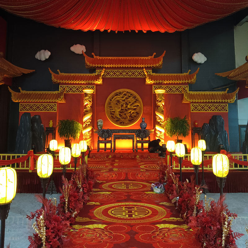 婚庆泡沫雕塑中式婚礼舞台城堡屋檐假山拱门龙柱罗马柱宴会厅定制