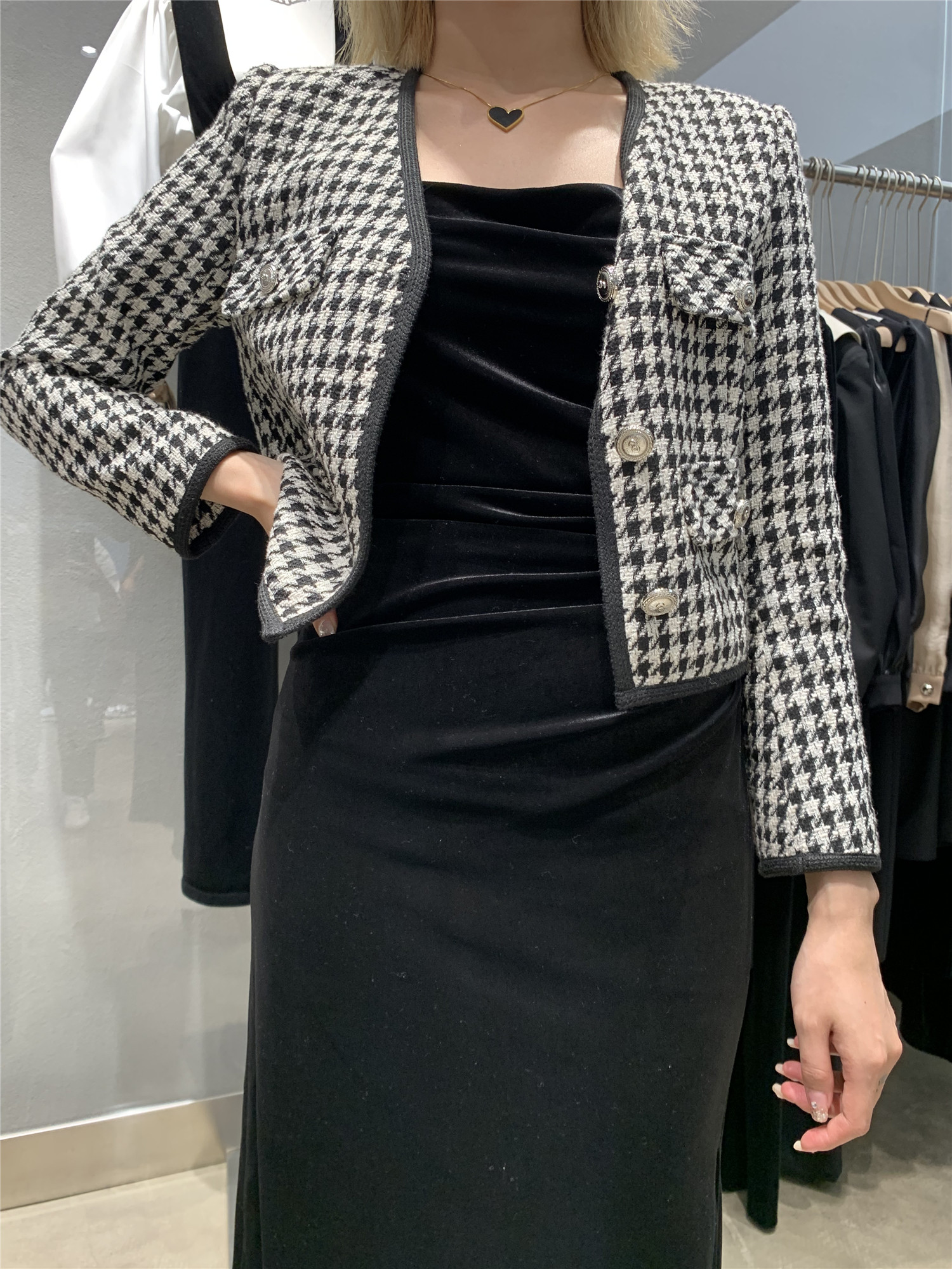 RUCY时尚套装女秋格子单排扣V领短款外套 抽褶收腰丝绒吊带连衣裙