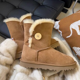桑坡羊皮毛一体中筒木扣雪地靴女冬季加绒防寒保暖皮两穿棉靴子