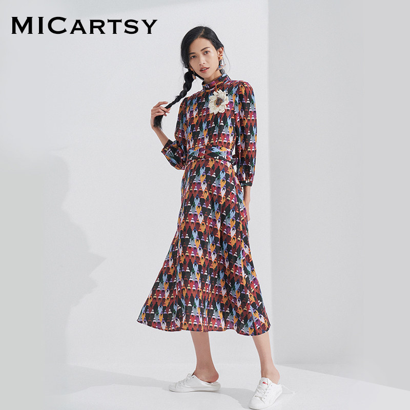 micartsy王紫珊2021秋季新款印加小人背影印花长袖连衣裙女中长款