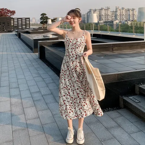 夏天显瘦外贸连衣裙小清新吊带女装收腰女新款长裙2022碎花