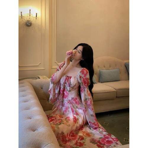 温柔粉色玫瑰方领喇叭袖碎花长裙