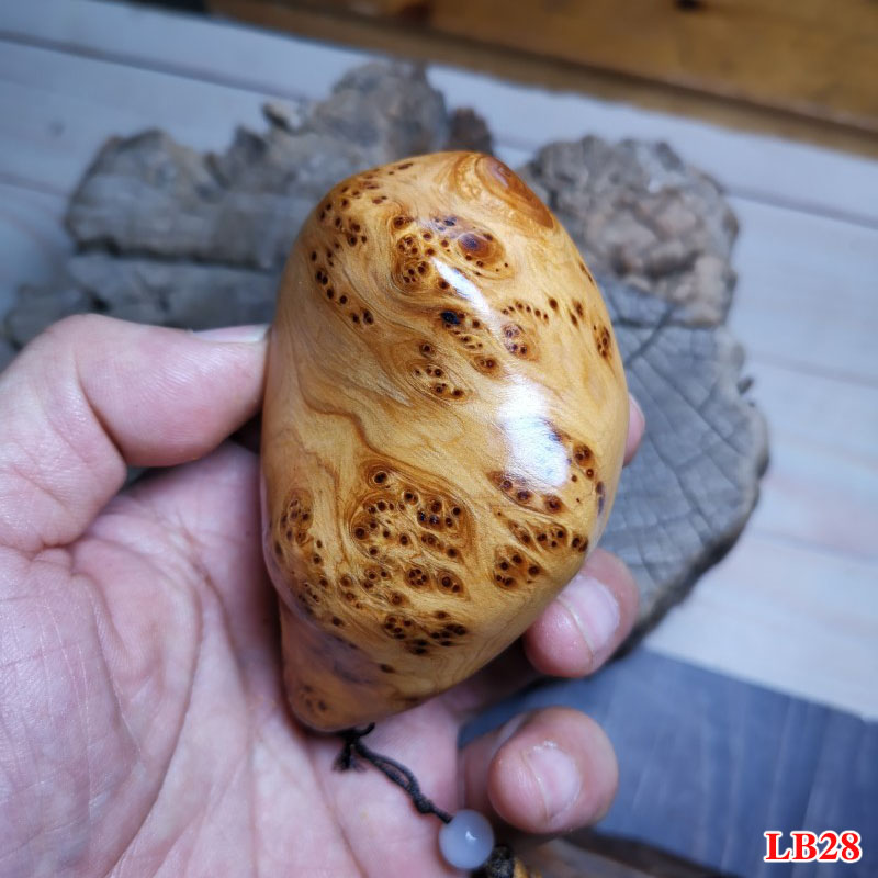 太行崖柏老料满瘤疤手把件茶宠图片