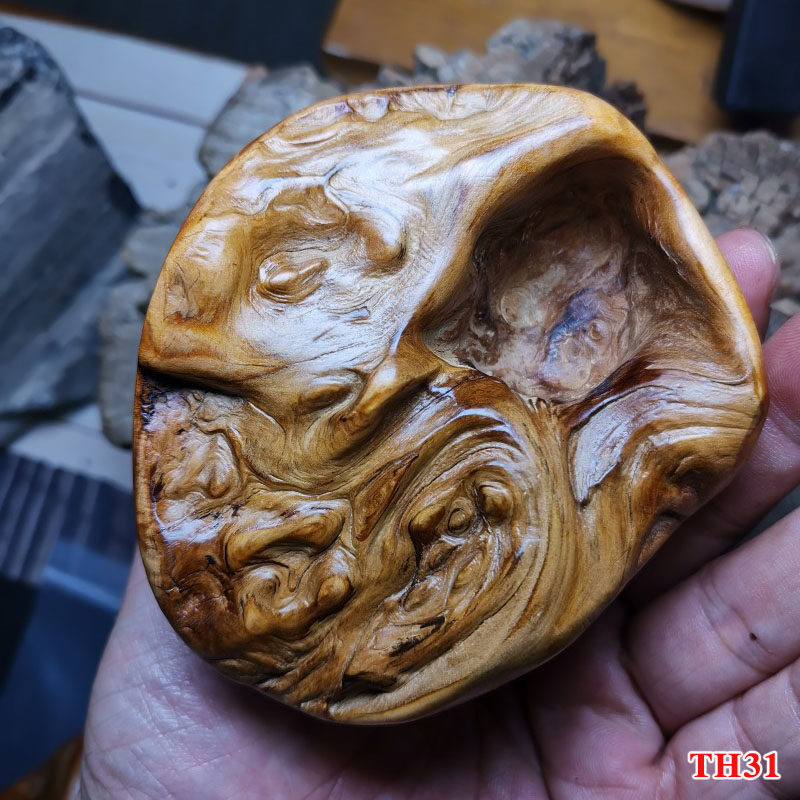 崖柏之家精品太行陈化料随型水泥皮鱼鳞纹黑油意境手把件原木木雕