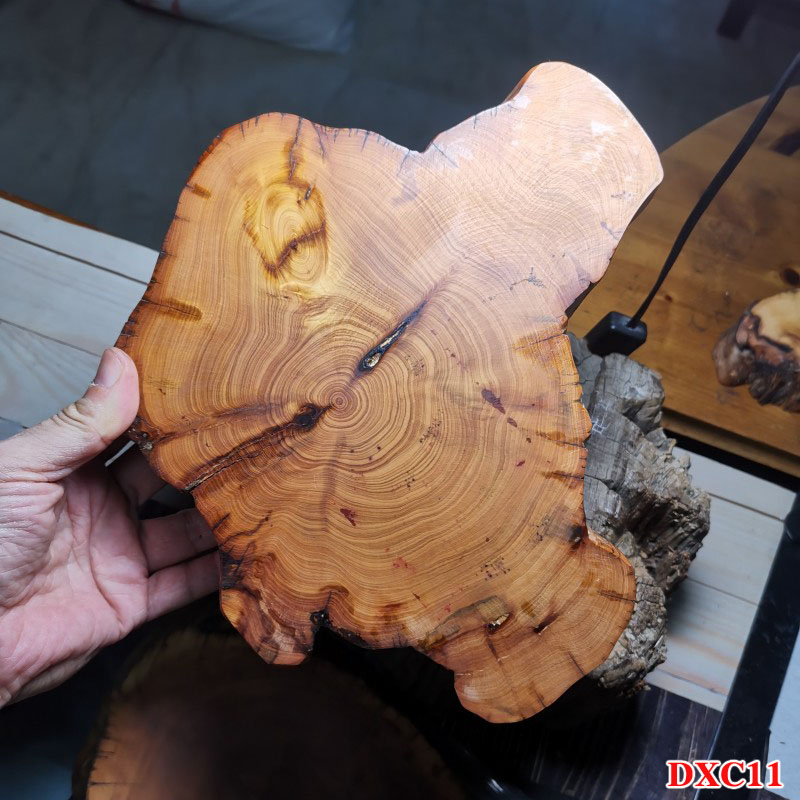 太行崖柏天然随型原木微瑕疵底座图片