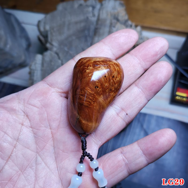 凉山陈化崖柏满瘤疤闪电女士款项链挂坠吊坠钥匙扣挂件果香原木