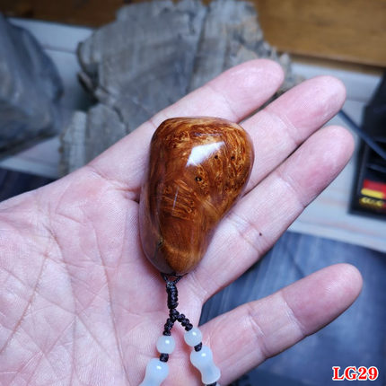 凉山陈化崖柏满瘤疤闪电女士款项链挂坠吊坠钥匙扣挂件果香原木
