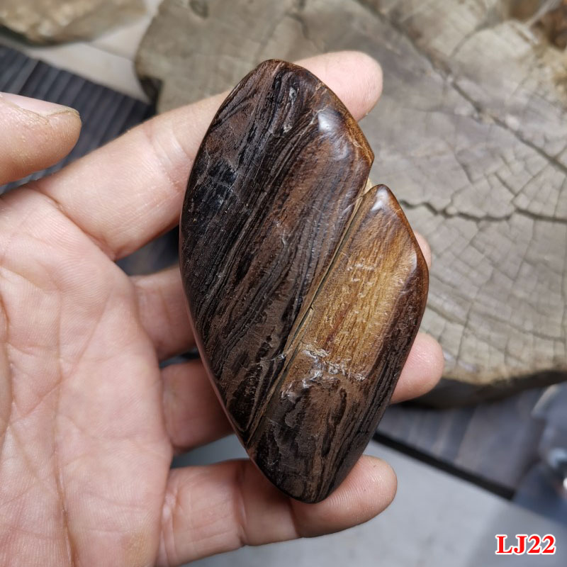 太行崖柏黑油骨料特香女士手把件图片