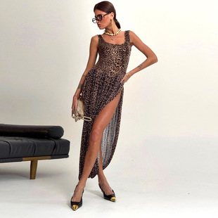 欧美风2026超模野性秀场车展度假性感豹纹印花收腰开叉吊带连衣裙