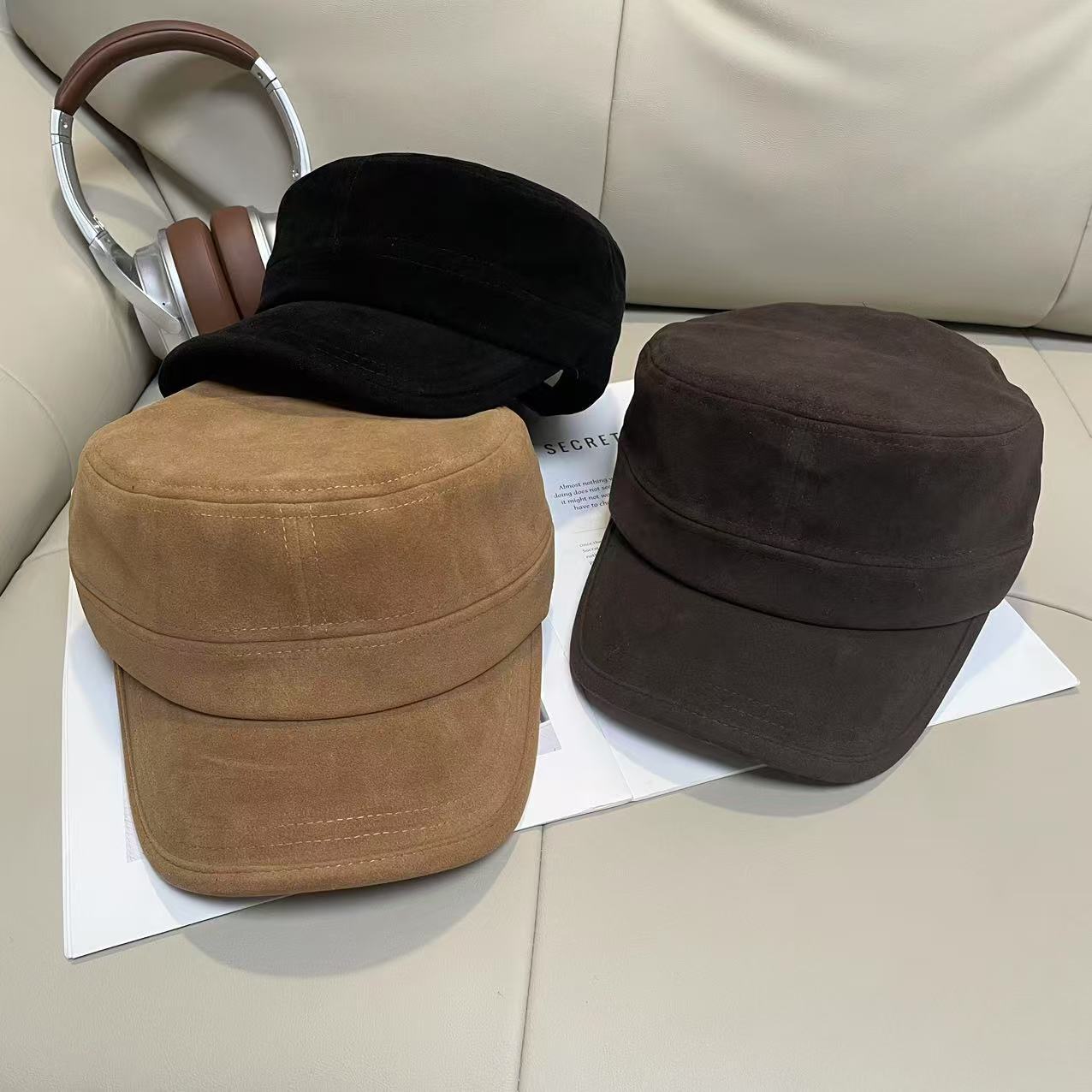 新款复古麂皮绒平顶帽女时尚百搭画家帽男休闲显脸小高品质马术帽