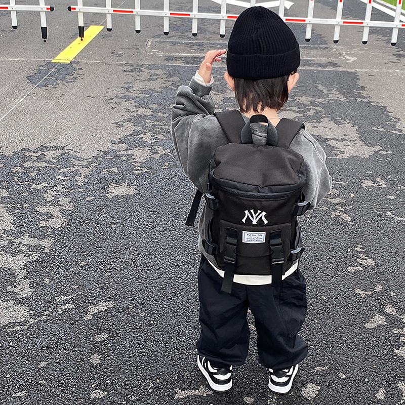 幼儿园儿童书包男童潮酷轻便双肩包时尚字母小背包休闲帆布旅游包