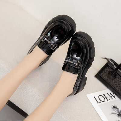 左右时尚闪亮春节轻便小皮鞋女