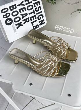老牌子软闪亮皮鸟巢钱符号扣女凉拖2026夏款28D-33防滑底中跟凉鞋