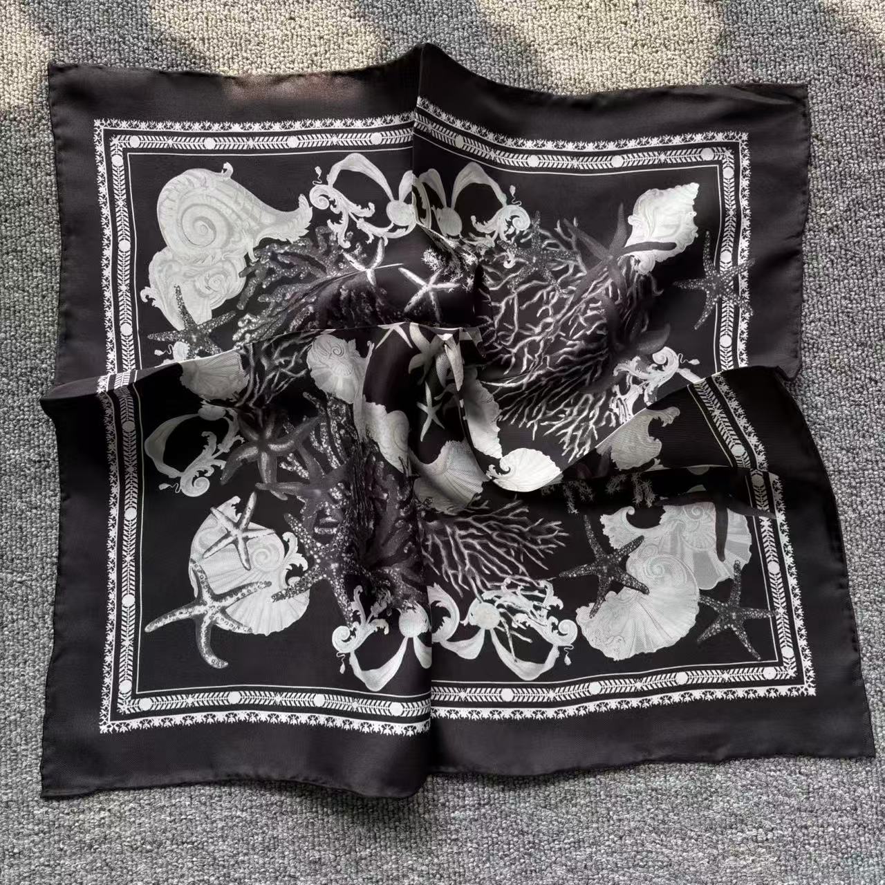 (海底世界．黑）桑蚕丝斜纹小方巾手工卷边装饰造型搭配春秋女