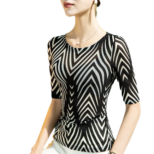 2026秋季新款条纹打底衫女中袖修身印花洋气T恤女装五分袖上衣