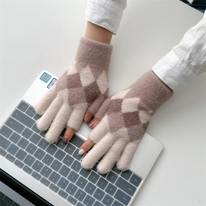 冬季情侣款触屏菱形格子针织分指男女ins加绒学生骑行露两指手套