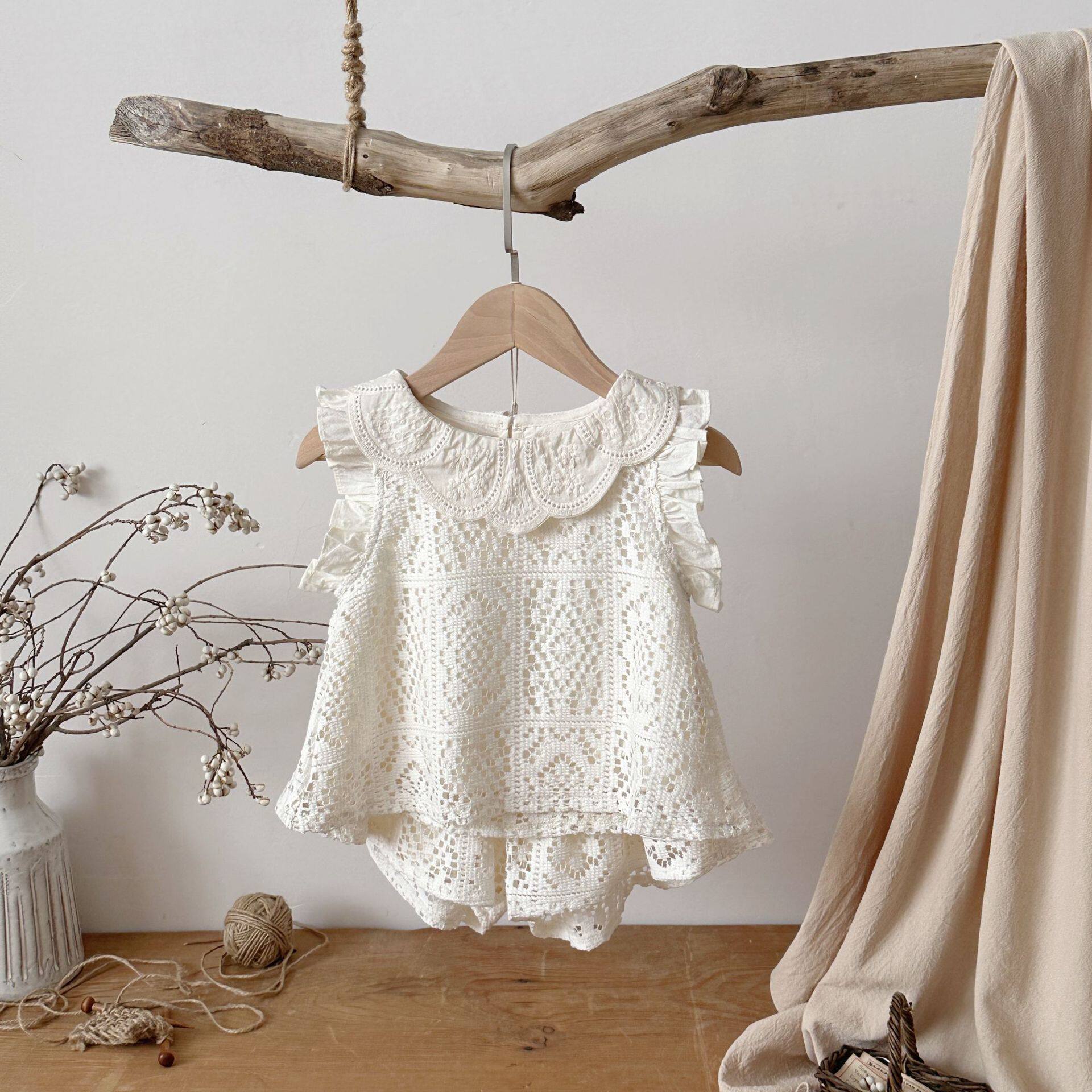 INS款夏季婴幼儿蕾丝镂空花瓣花边领菲菲短袖上衣+短裤两件套装