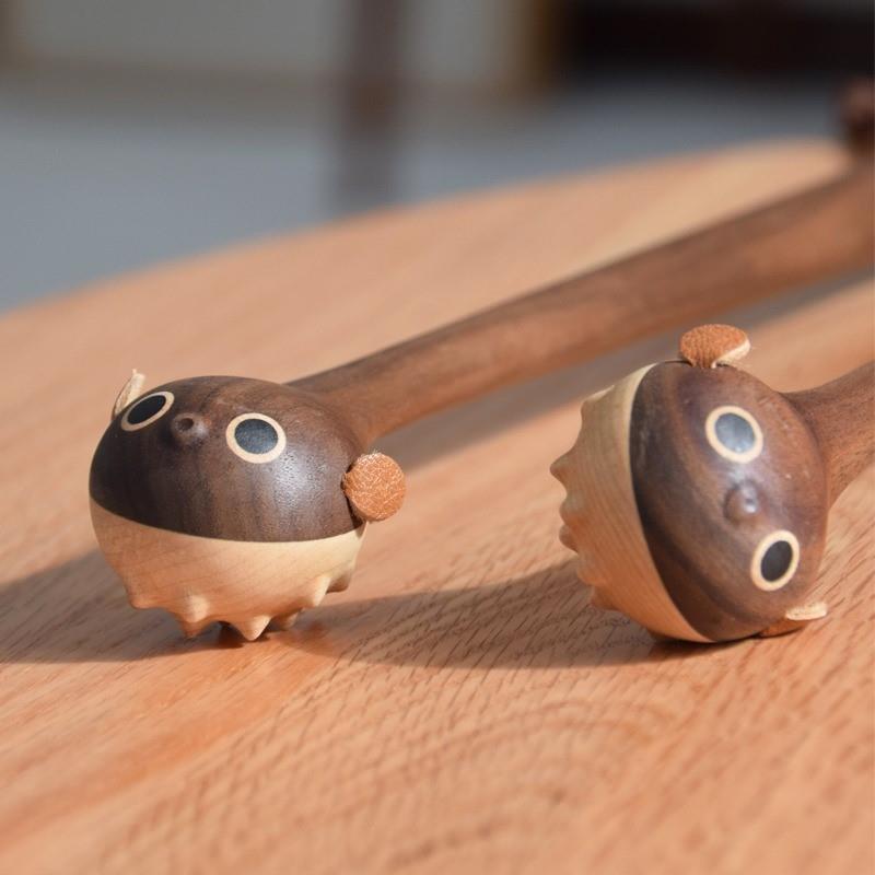 胡桃木河豚痒痒挠卡通可爱实木棒不求人按摩锤挠痒抓背抠背神器跨