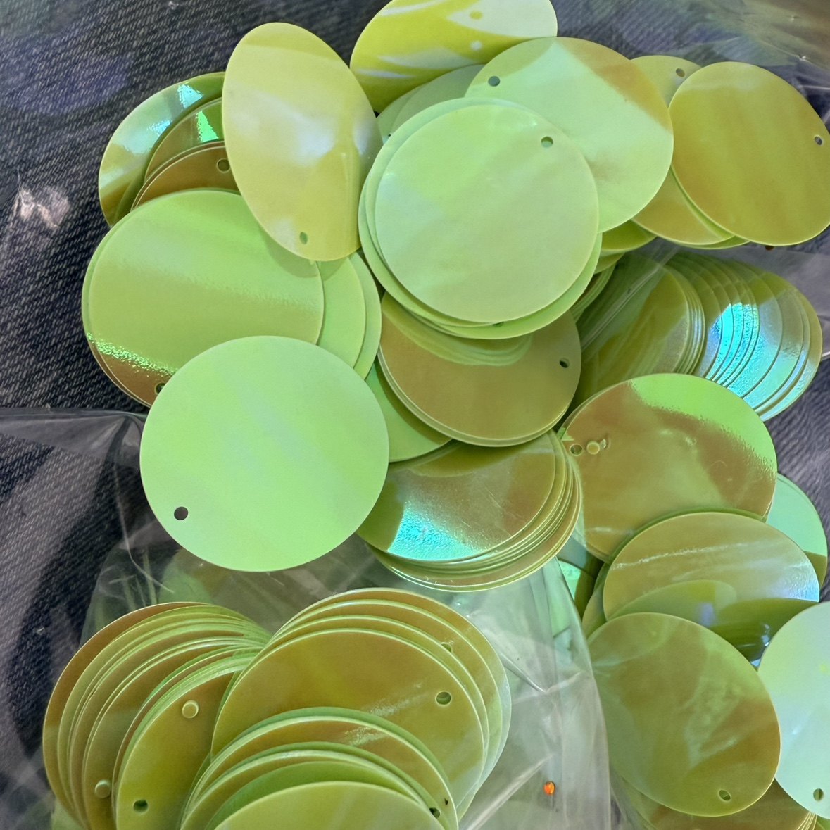 单孔亮片 10mm20mm圆形乳彩绿色边孔珠片 手工吊片服装肚皮舞辅料,饰品/流行首饰/时尚饰品新,其他DIY饰品配件,淘宝优惠券,粉丝福利购,淘宝优惠卷