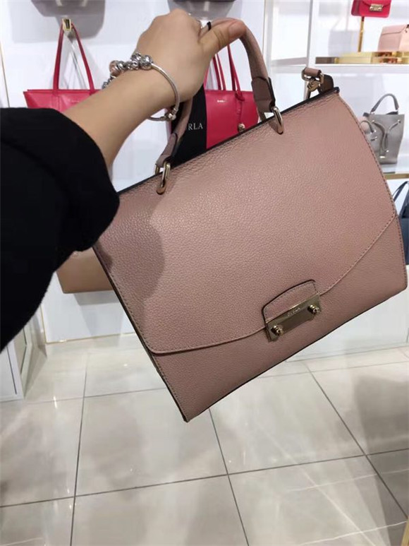 FurlaÅ®°üÓ¢¹ú±ÈË¹ÌØBicester villagaÖ±²¥´ú¹º