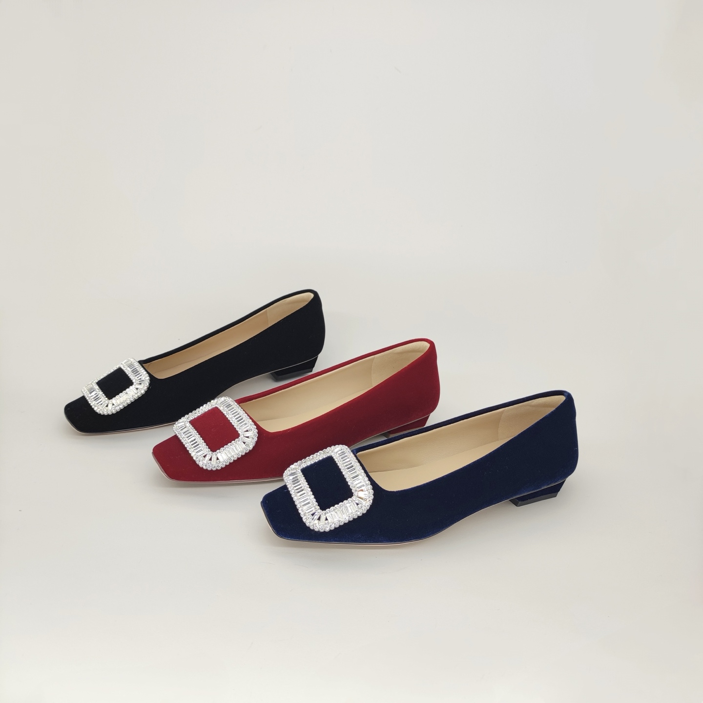 方头水钻方扣真丝绒真皮平底单鞋