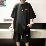 黑色