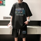 黑色