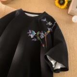 黑色