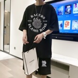 黑色