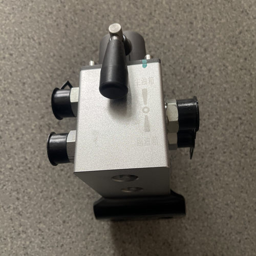 北奔V3ET双油箱转换开关