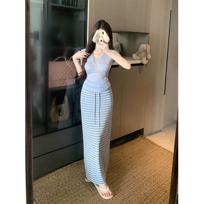 浅蓝色修身短袖针织上衣女夏季辣妹套装条纹高腰包臀半身裙两件套