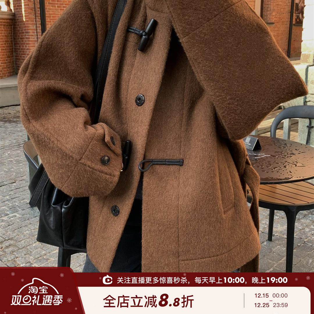立领牛角扣浣熊绒三色大衣外套