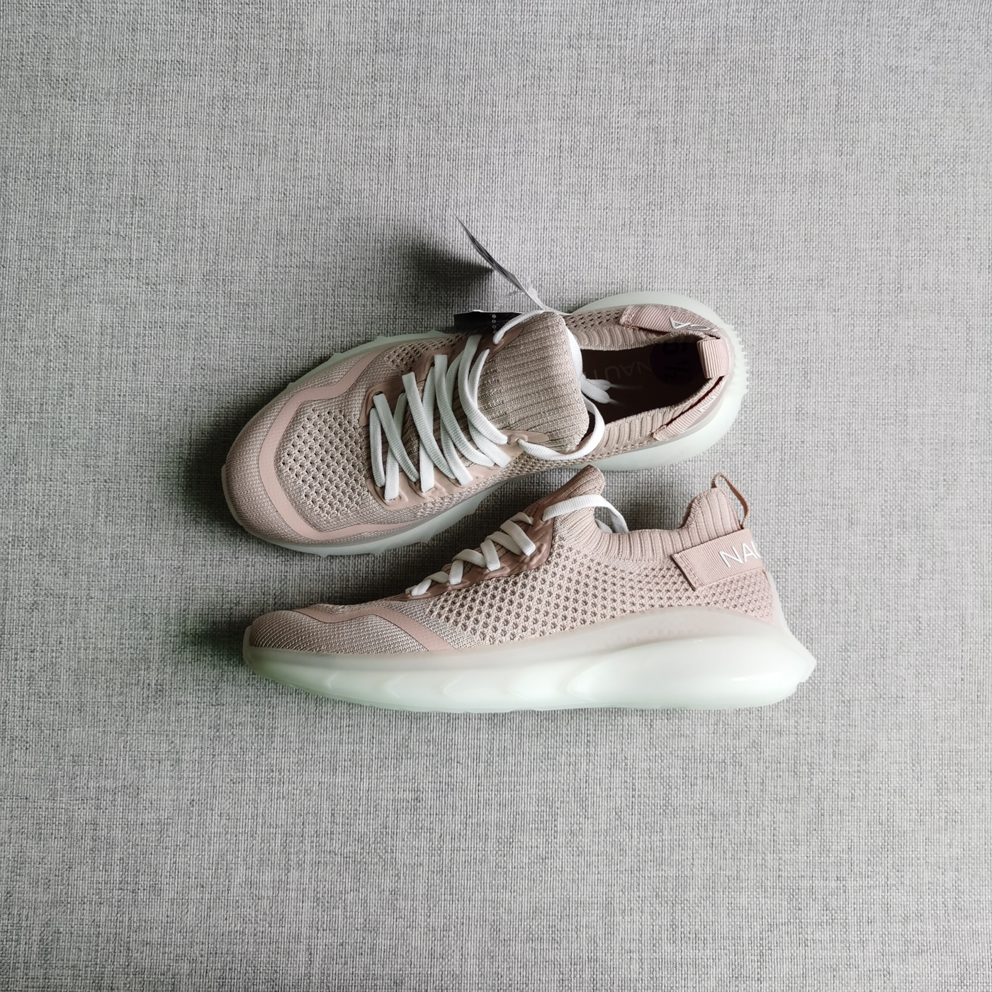 出口轻便透气飞织网面休闲运动鞋