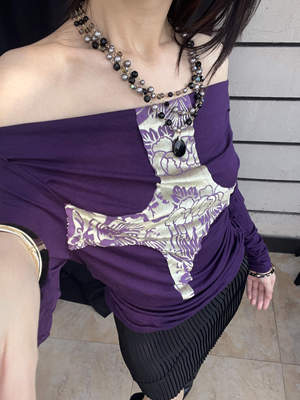 女子教皇宫廷紫春秋打底衫抽皱斜肩一字肩丝绒拼花鸟拼接上衣