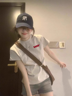 白色正肩短袖 新款 美式 T恤女士2025夏季 洋气体恤上衣 大码 显瘦时尚