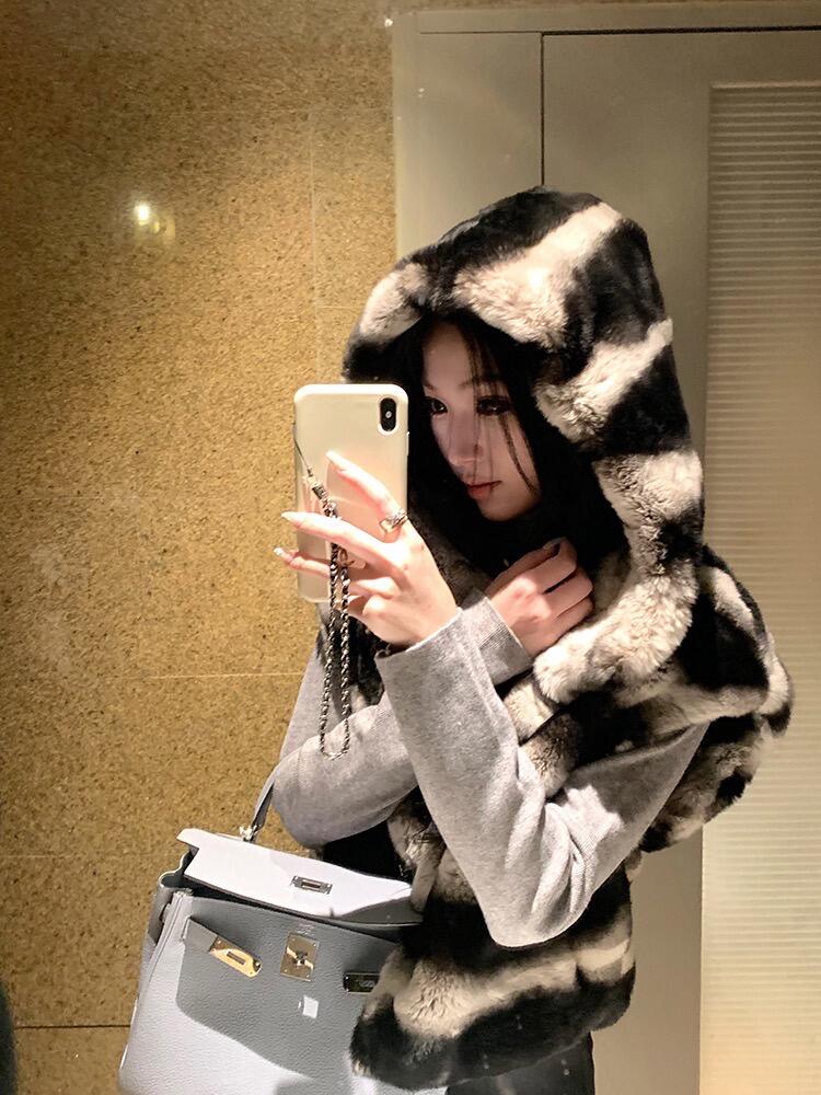 绒朵秘境 仿龙猫皮草连帽马甲女渐变毛绒背心坎肩宽松短款秋冬