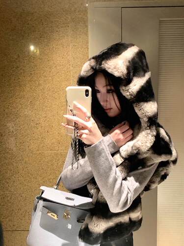 绒朵秘境 仿龙猫皮草连帽马甲女渐变毛绒背心坎肩宽松短款秋冬