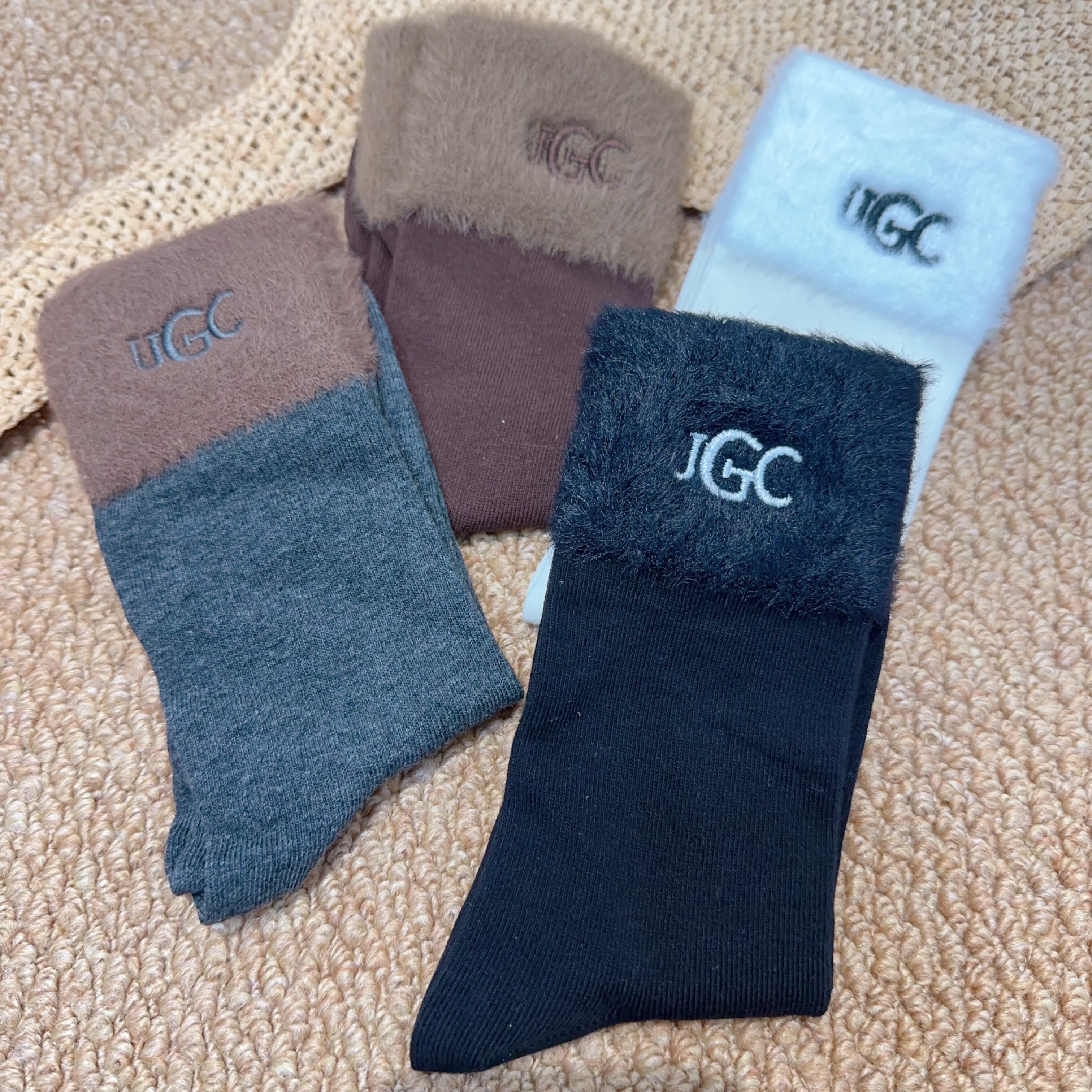 冬季保暖雪地袜女士秋冬新款保暖中筒袜子刺绣款