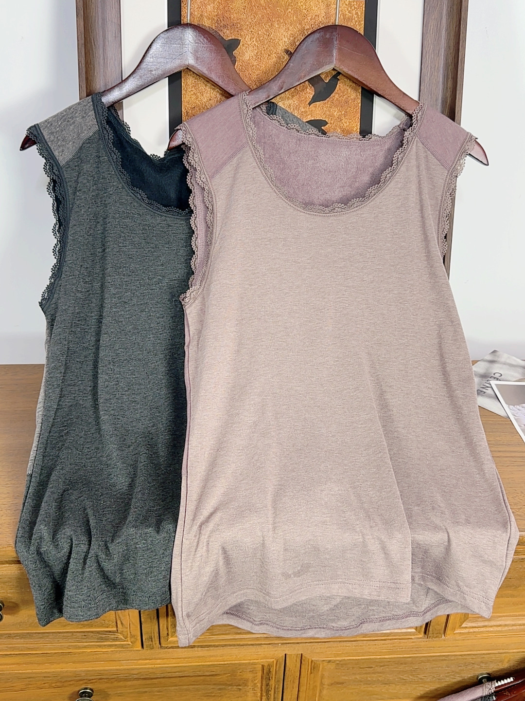 日单时尚甜美蕾丝花边背后加绒宽松百搭圆领背心