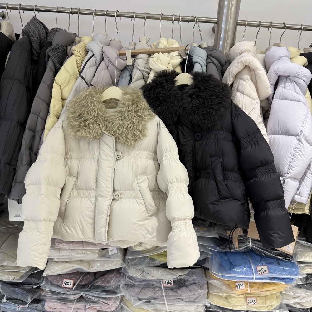 2025冬季高品质大毛领短款羽绒服90白鸭绒韩系气质泡芙感外套8886