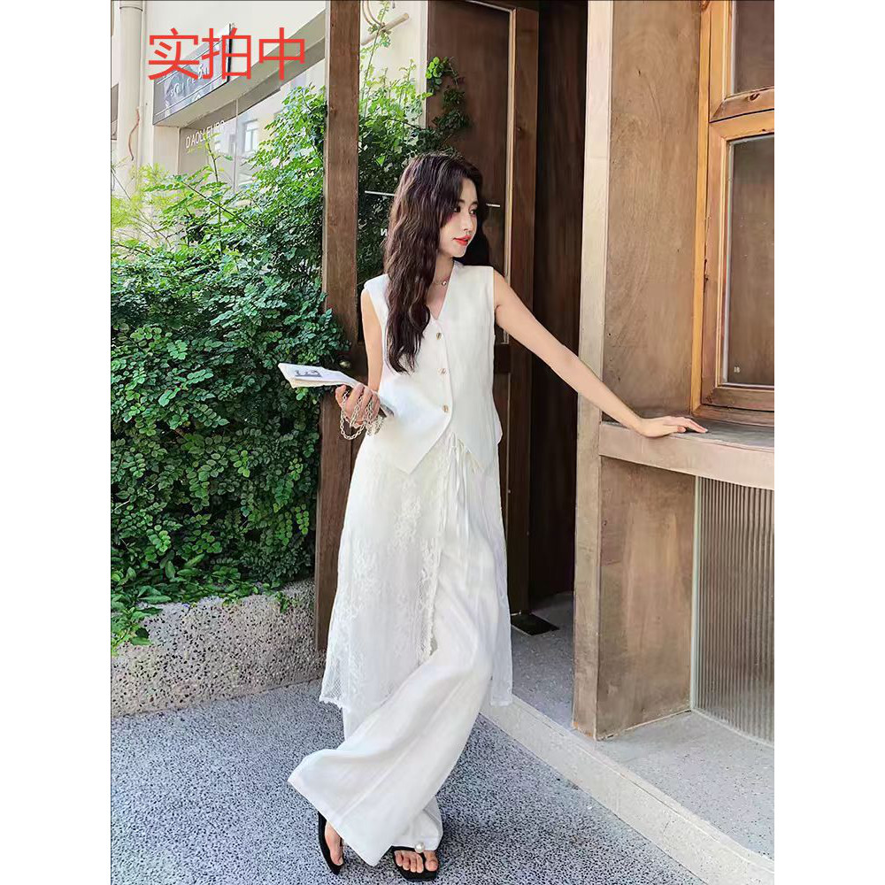 轻熟小众不撞款韩系休闲白色套装女夏高级感蕾丝马甲阔腿裤三件套