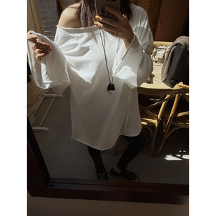 MOERSHOP 宽松系列 温暖底牌 超舒适白色磨毛斜肩长袖T内搭t恤女