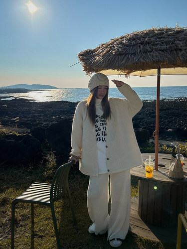 羊毛横条肌理茧型舒适套装