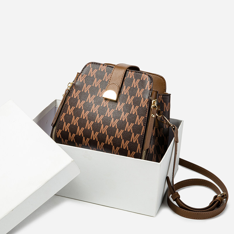 小ck包包2020新款潮时尚斜挎包mk百搭水桶包女士大容量单肩高级感