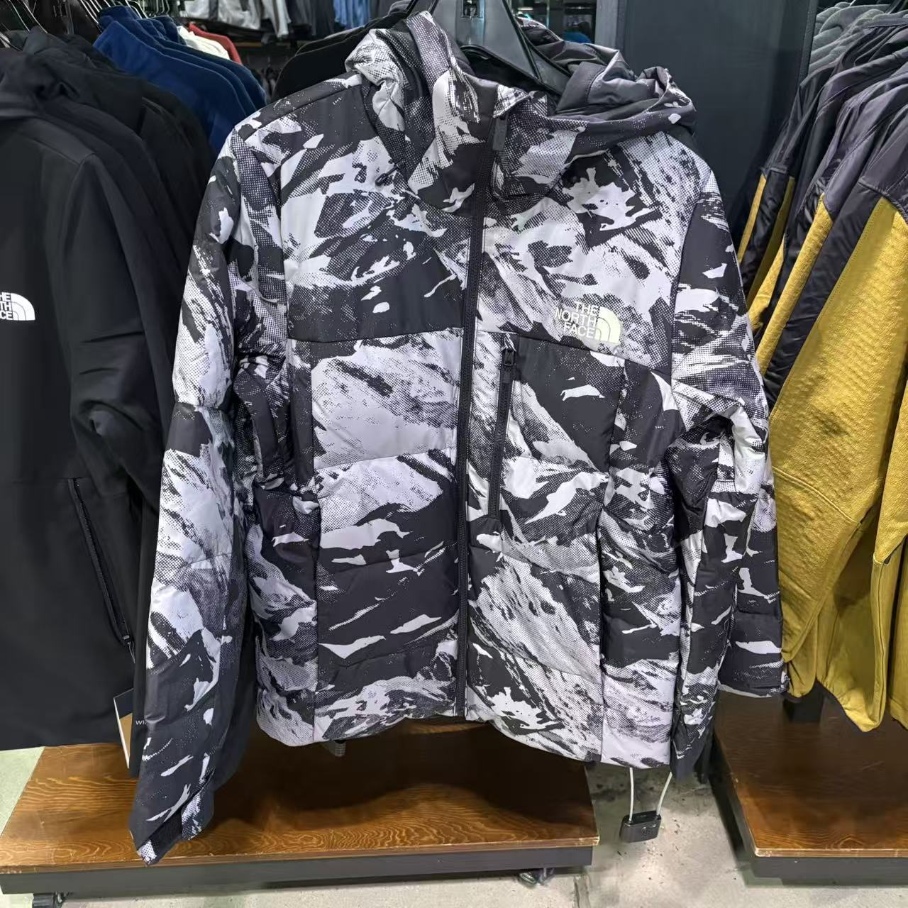 TheNorthFace北面男士户外登山防风防水透气加厚羽绒服冲锋外套