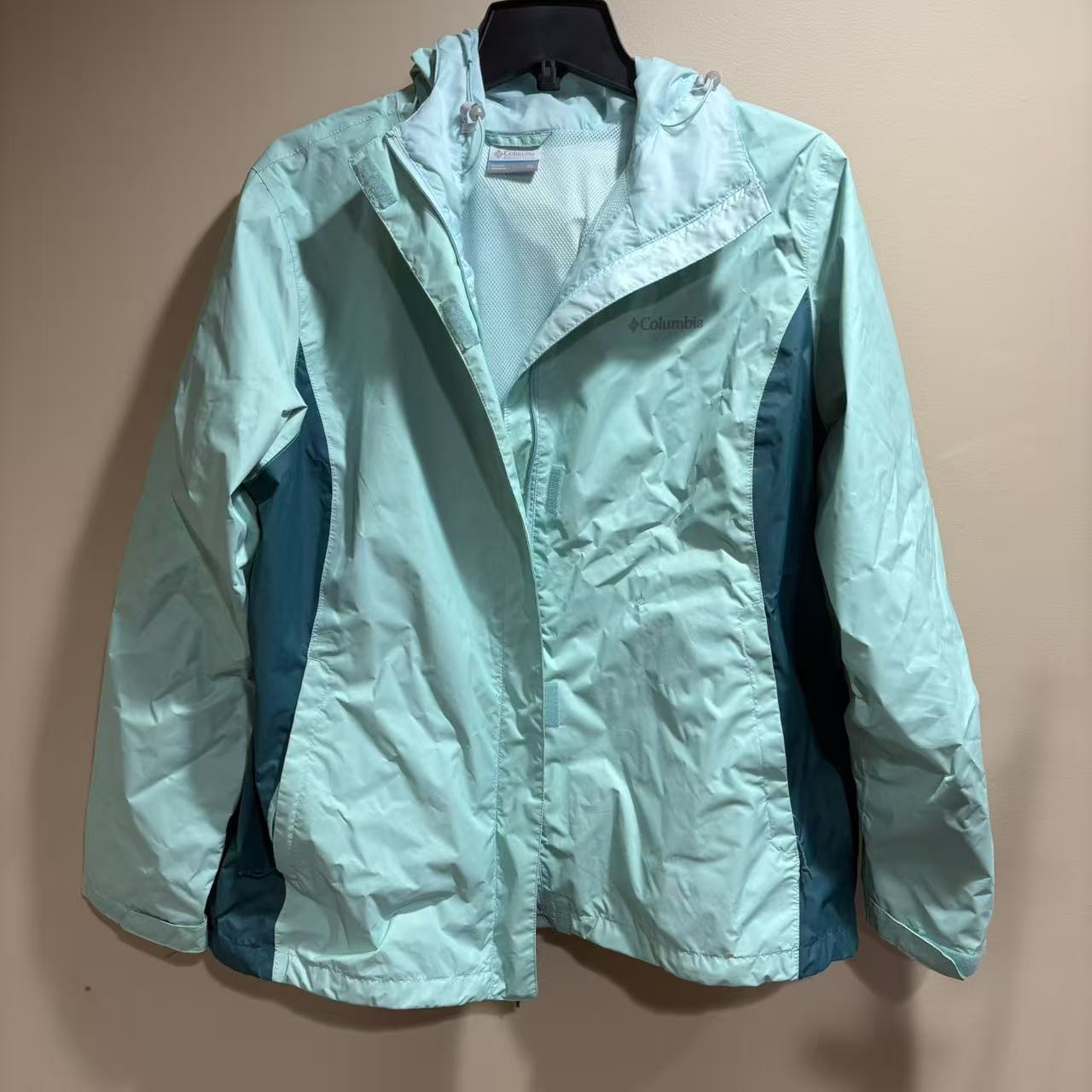 哥伦比亚女款撞色冲锋衣