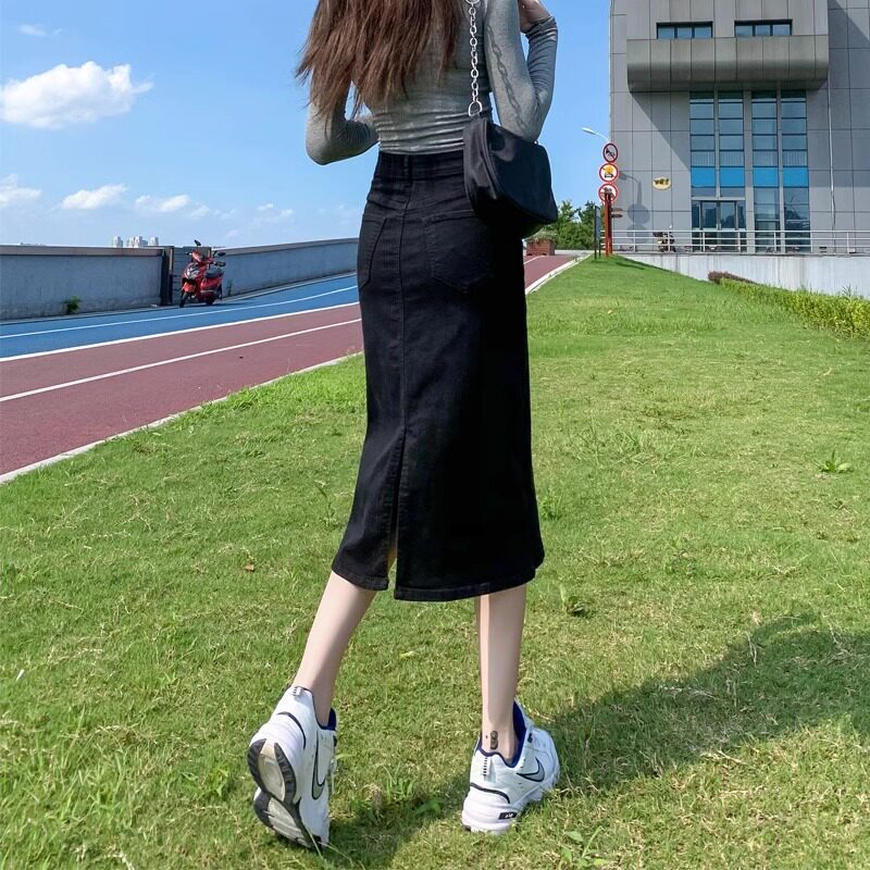 黑色后开叉牛仔半身裙女2025年春秋新款高腰中长版直筒a字包臀裙
