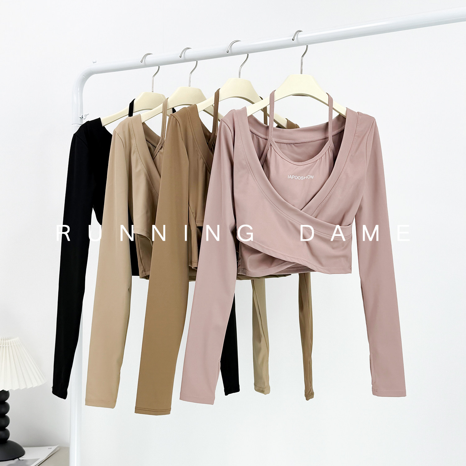 2025时尚印花假两件运动女带胸垫瑜珈服露脐上衣速干修身健身衣