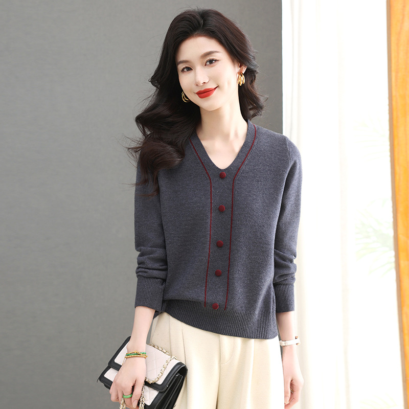 V领单排扣女士针织衫套头打底衫2025年新款春装韩版时尚气质上衣