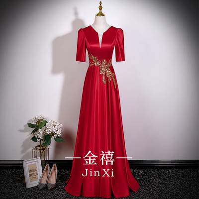 大合唱团演出红色独唱指挥礼服女